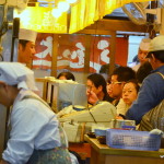 Les sushis du marché au poisson sont très réputés, et le prix s'en fait ressentir... 500 yens LE sushi, il faut pas l'avaler de travers !
