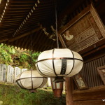 Les lanternes qui entourent le temple