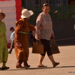 Peu de mongols portent les habits traditionnels à Oulan Bator : c'est bien différent dans la campagne, où tous ou presque les portent